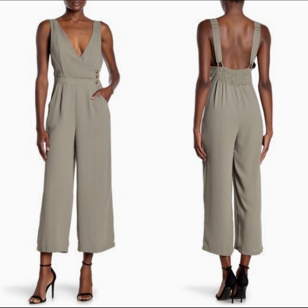 NWT Max+Ash button plunge jumpsuit size large